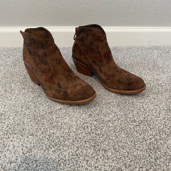 Sofft Aisley Ankle Boot - Picture 4 of 4